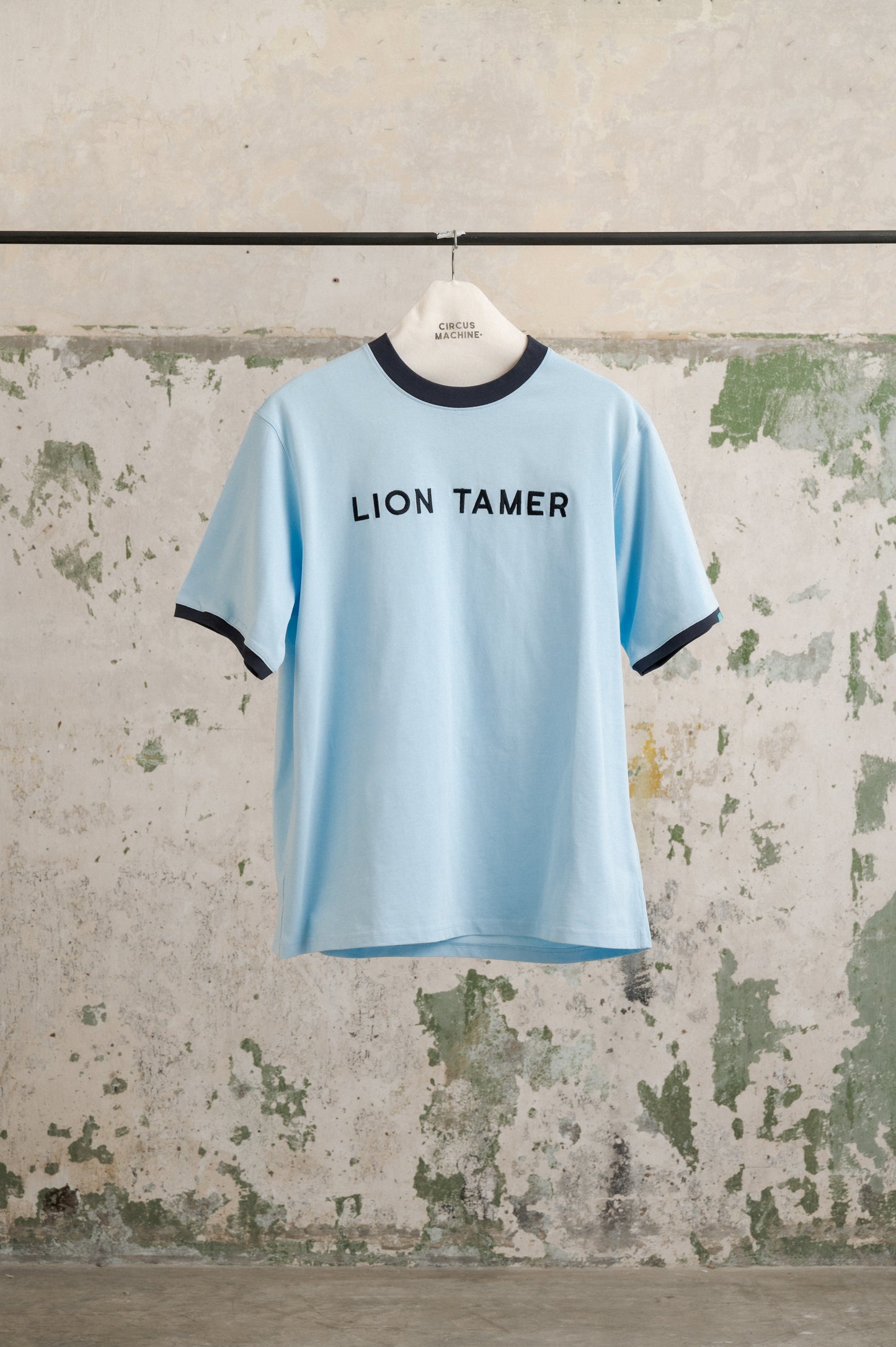 Tee Blue sky LION TAMER