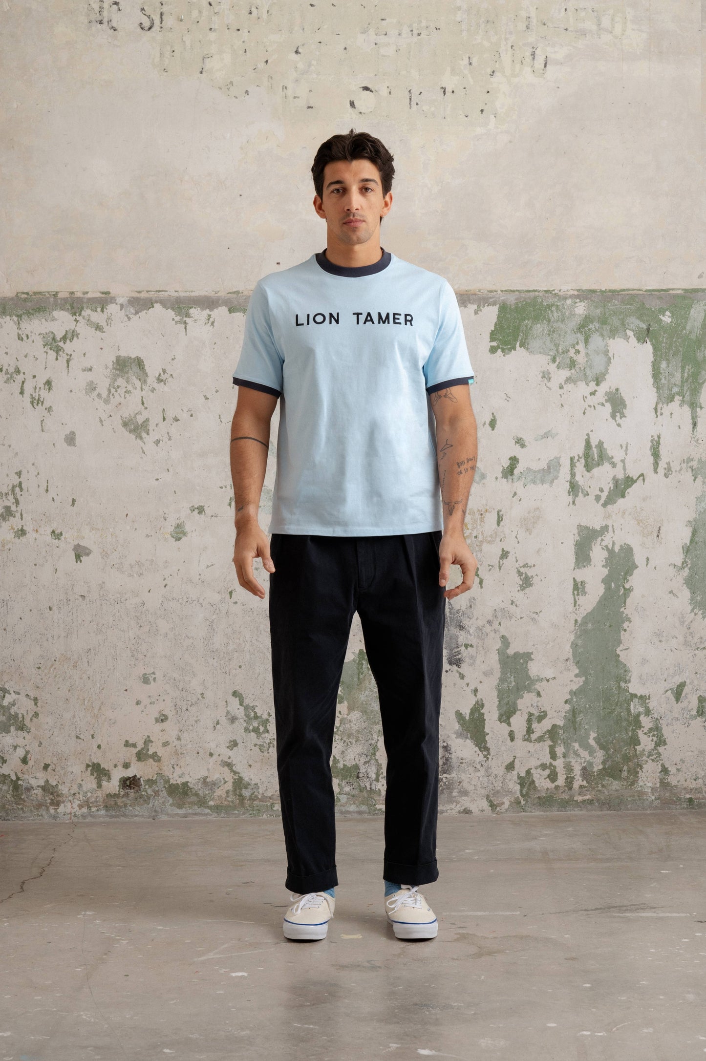 Tee Blue sky LION TAMER